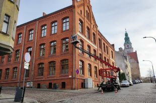 Nowe kamery monitoringu są instalowane w centrum Olsztyna