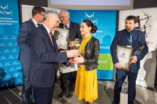 Statuetki „Chiron” rozdane - V LO najlepsze w dziedzinie nauk medycznych