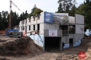 Dr Malarkiewicz buduje szpital dla mam