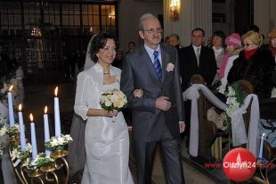 Poprowadził do ołtarza