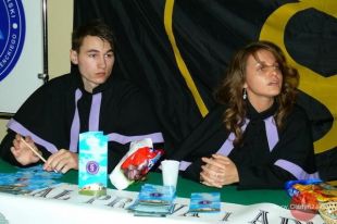 Primus Inter Pares pozostał na uniwerku