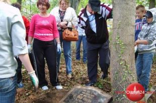 Przywracają pamięć historii