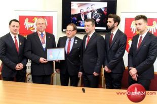 Marszałek spotkał się z wicemistrzami świata w fryzjerstwie