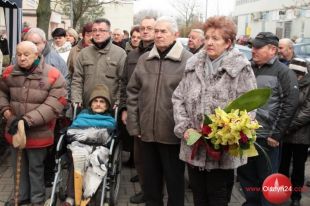 Tablica na 35. rocznicę zasiedlenia pierwszego bloku SM Jaroty