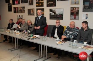 Powiększył się honorowy komitet poparcia Piotra Grzymowicza
