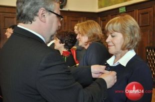 Miejscy urzędnicy uhonorowani medalami za długoletnią służbę