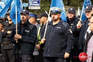 Służby mundurowe pikietowały Urząd Wojewódzki