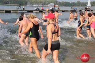 „Kąpiący się zimą” rozpoczęli sezon zimowych kąpieli