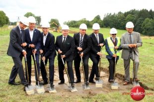 Symboliczne wbicie łopaty rozpoczęło budowę drugiego odcinka południowej obwodnicy Olsztyna