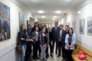 Spotkania z uczniami i wystawa plakatów w Dzień Edukacji Prawnej