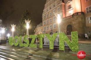 Choinka pod ratuszem już przybrana. W piątek rozbłyśnie!