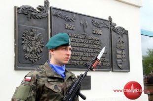 Kwiaty pod tryptykiem