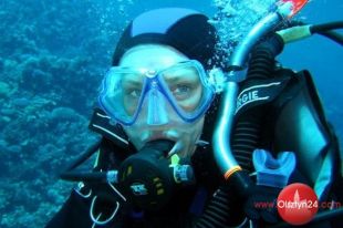 Wypiją szampana pod wodą