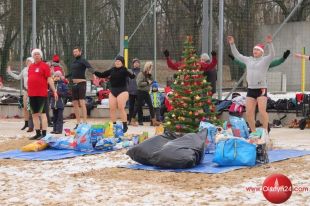 „Kąpiący się zimą” zbierali dary dla Schroniska dla Bezdomnych Zwierząt w Tomarynach