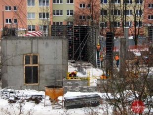 Na budowie praca wre