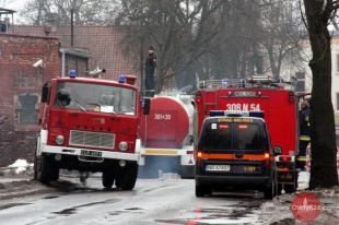 Płoną magazyny przy Gietkowskiej