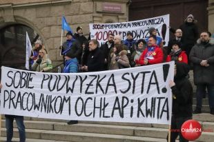 Pracownicy budżetówki w Olsztynie nadal walczą o podwyżki wynagrodzeń