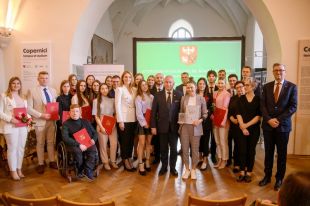 Studenci odebrali stypendia naukowe marszałka  województwa