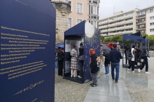 Kopernikańska wystawa przed ratuszem