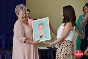 W „Medyku” zabrzmiał ostatni dzwonek. Dyrektor Jolanta Kłoczewska przekazała pałeczkę