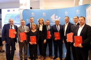 Ponad 5 mln zł z budżetu województwa na zbiorniki retencyjne. Umowy podpisane.