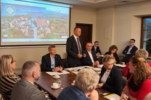 Święta Warmia coraz większa