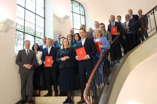 Samorządy odebrały umowy na dofinansowanie programu „Podaj łapę”