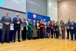 Wojewoda wręczył wyróżnienia Amicus Bonus z okazji Dnia Pracownika Socjalnego