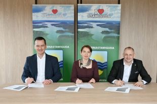 Czasem najlepsza nauka zaczyna się… od spakowania plecaka. Samorządy łączą siły dla edukacji