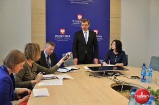 Wojewoda podsumował pierwszy miesiąc realizacji programu Rodzina 500+