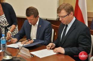 Wojewoda przekazał kolejne środki na budowę regionalnych dróg