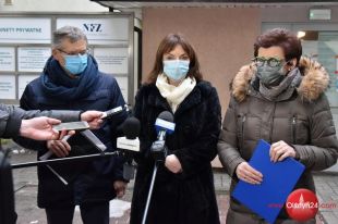 Rząd zachęca do szczepień. PO pyta: Czym?