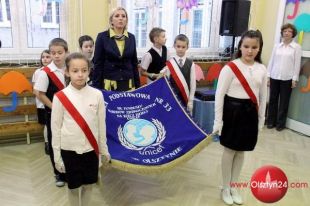 Nowy sztandar w SP 33