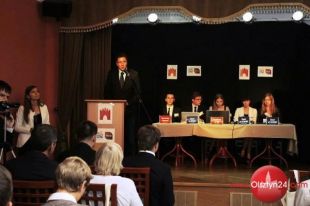 Uczniowie dyskutowali o tematach światowej wagi