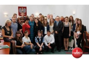 Stypendia dla uczniów i studentów z powiatu przyznane!