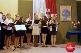 Gimnazjum nr 5 radośnie świętowało Dzień Niepodległości