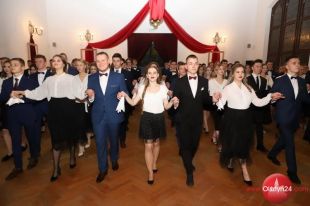 Maturzyści z I LO bawili się na ostatnim balu przed maturą