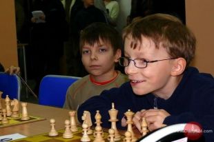 „Trójka” szachami stoi!