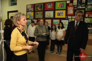 Z kąta szafy do izby pamięci