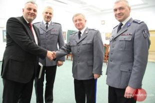 Komendanci na salonach samorządowej władzy