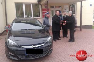 Policjanci ze Stawigudy otrzymali na święta nieoznakowany radiowóz