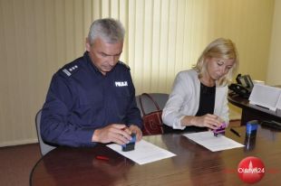 Policja wspiera klasy mundurowe