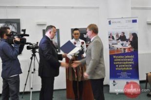 Radni zrzekli się mandatów, a nauczyciele dostali nagrody