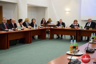 Polityczne szachy w olsztyńskim starostwie