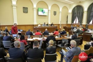 Miasto dało kasę na „skrajnie lewackie” spektakle