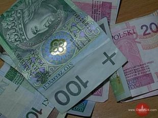Polacy zalegają na coraz większe kwoty