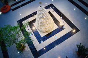 Kolejna nietuzinkowa choinka pojawiła się w Bibliotece Uniwersyteckiej UWM