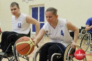Koszykarze na wózkach rywalizują w OSW