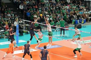 Siatkarski hit w Uranii