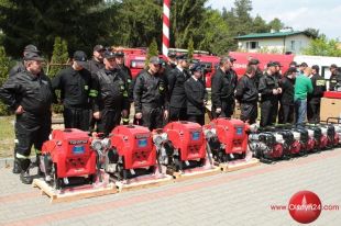 Dwadzieścia nowych motopomp odebrali strażacy ochotnicy